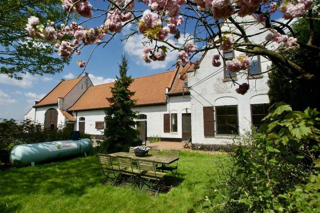 Idyllische hoeve met 7 paardenstallen op ca. 2,25 Ha te Klerken (Houthulst) 