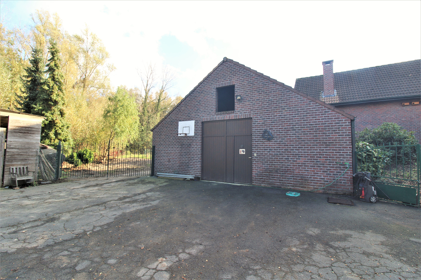 IN OPTIE - Woning (meerdere wooneenheden) met paardenstallen en weiland op ca. 41a te Merchtem (Vlaams-Brabant) 