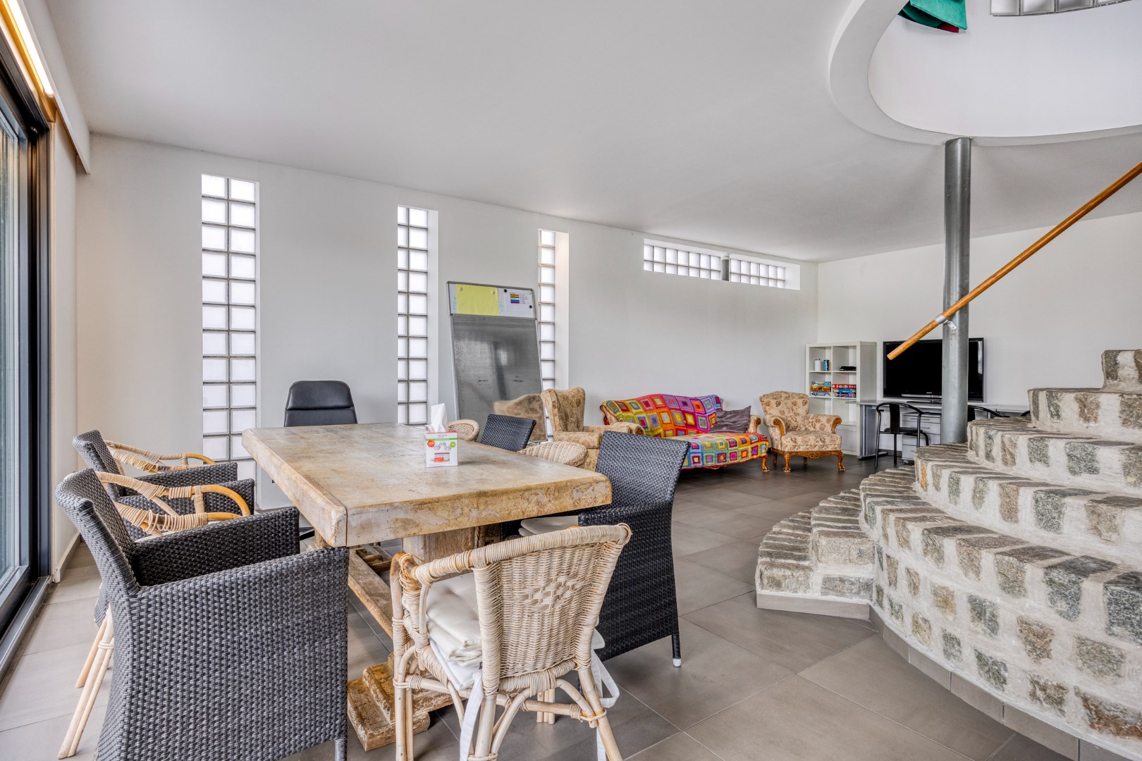 Villa met praktijkruimte op perceel van 1.817m&#178; te Geel 