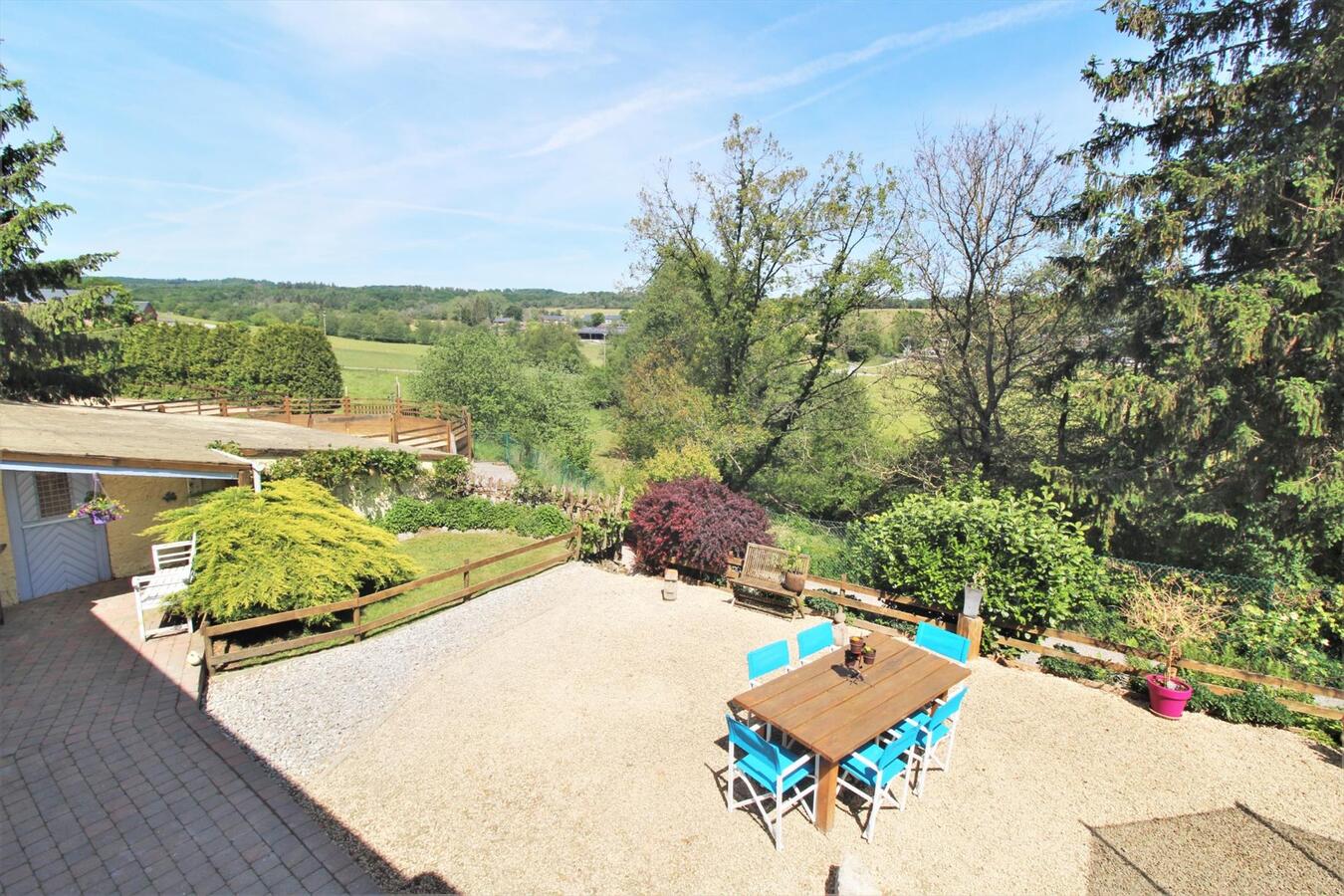 EN OPTION - Habitation avec &#233;curie, piste ext&#233;rieure et terrain sur environ 76a &#224; Somme-Leuze (Namur) 