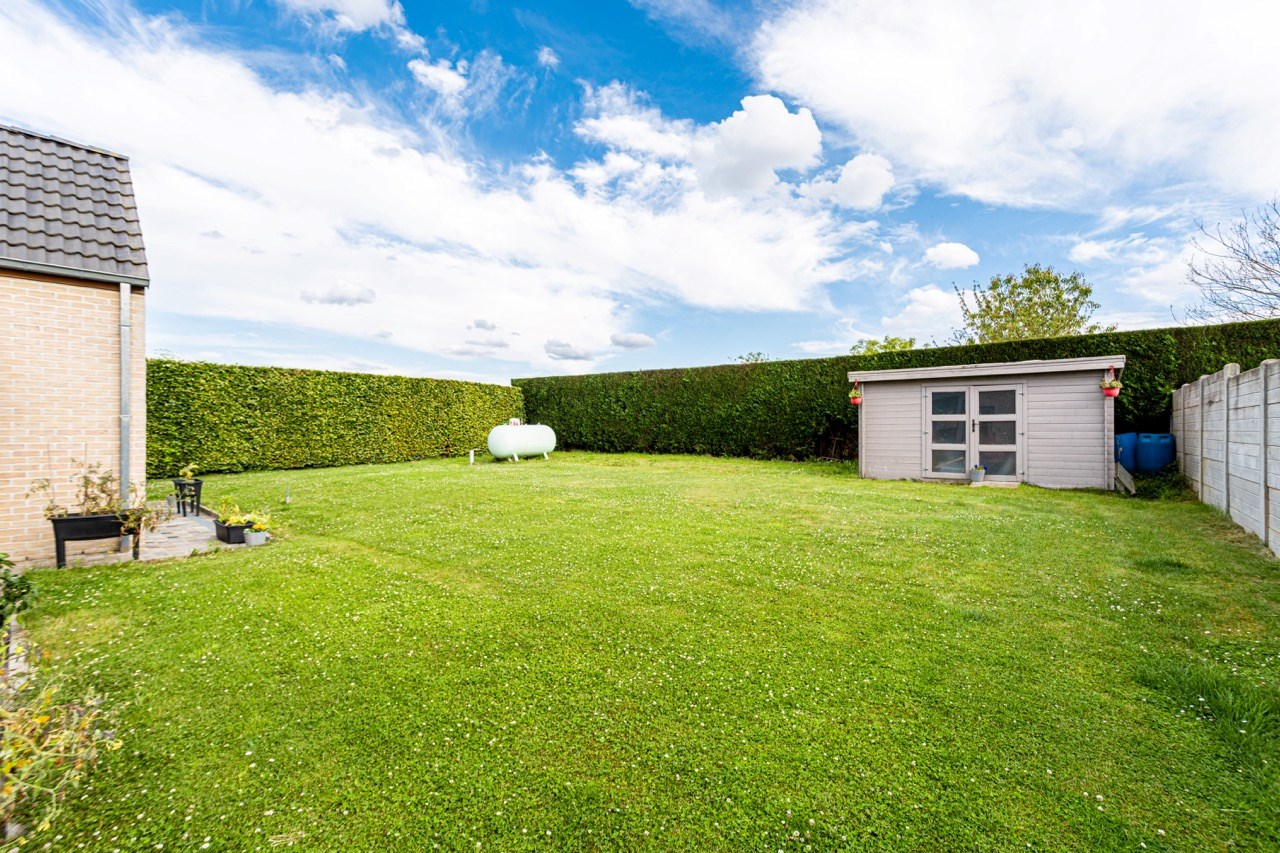 Maison moderne dans un endroit calme, avec 4-5 chambres, garage et jardin 