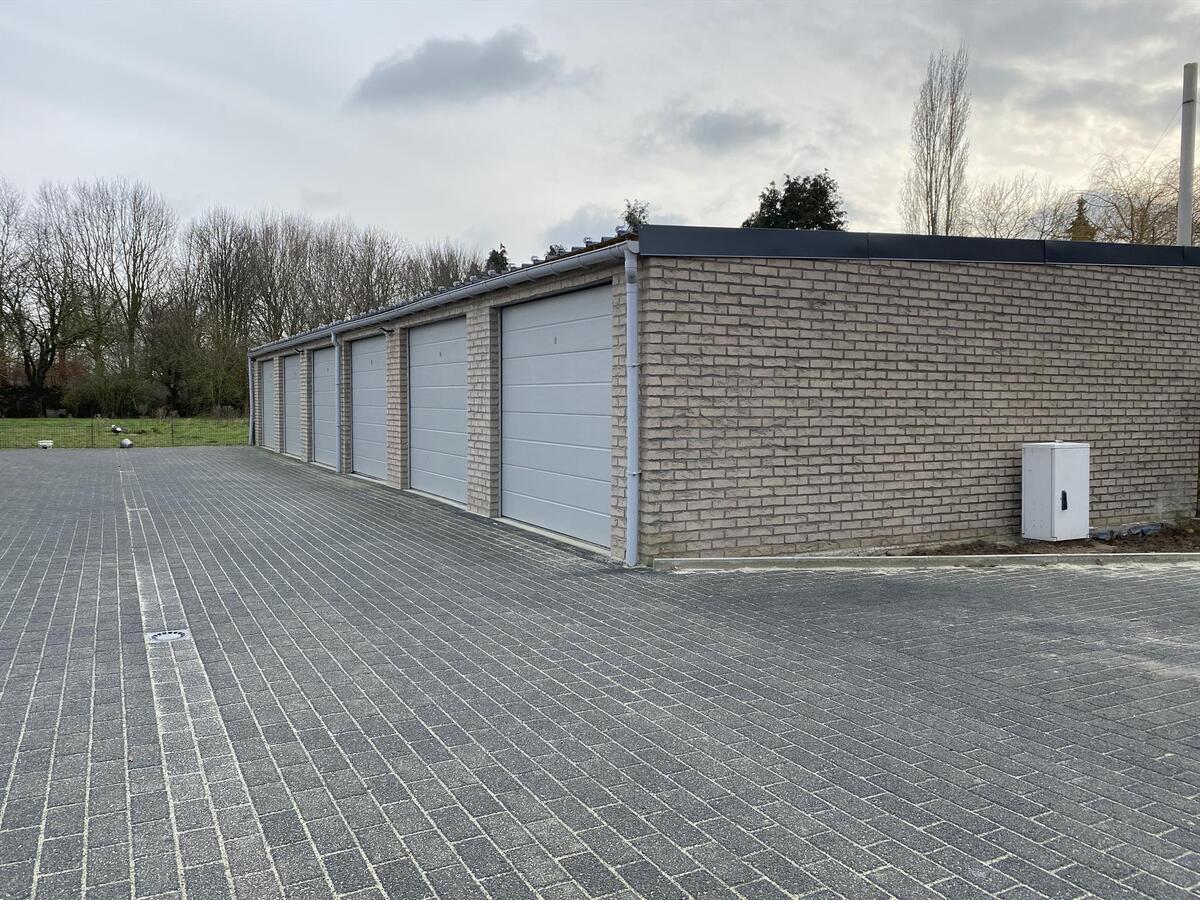 Gemetste grote dubbele garage te Ichtegem 