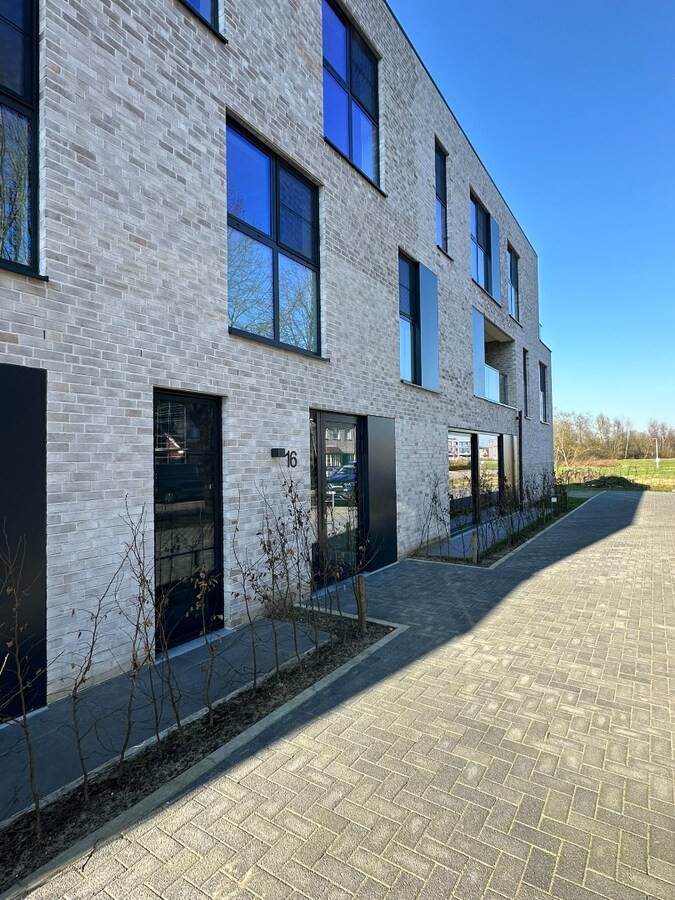 Stijlvol nieuwbouwappartement met zonneterras en garage in het hart van Sint-Antonius 