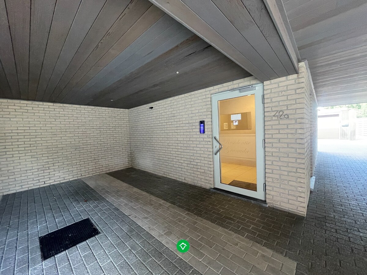 Ruim, lichtrijk appartement met 2 slaapkamers en autostandplaats te Roeselare 