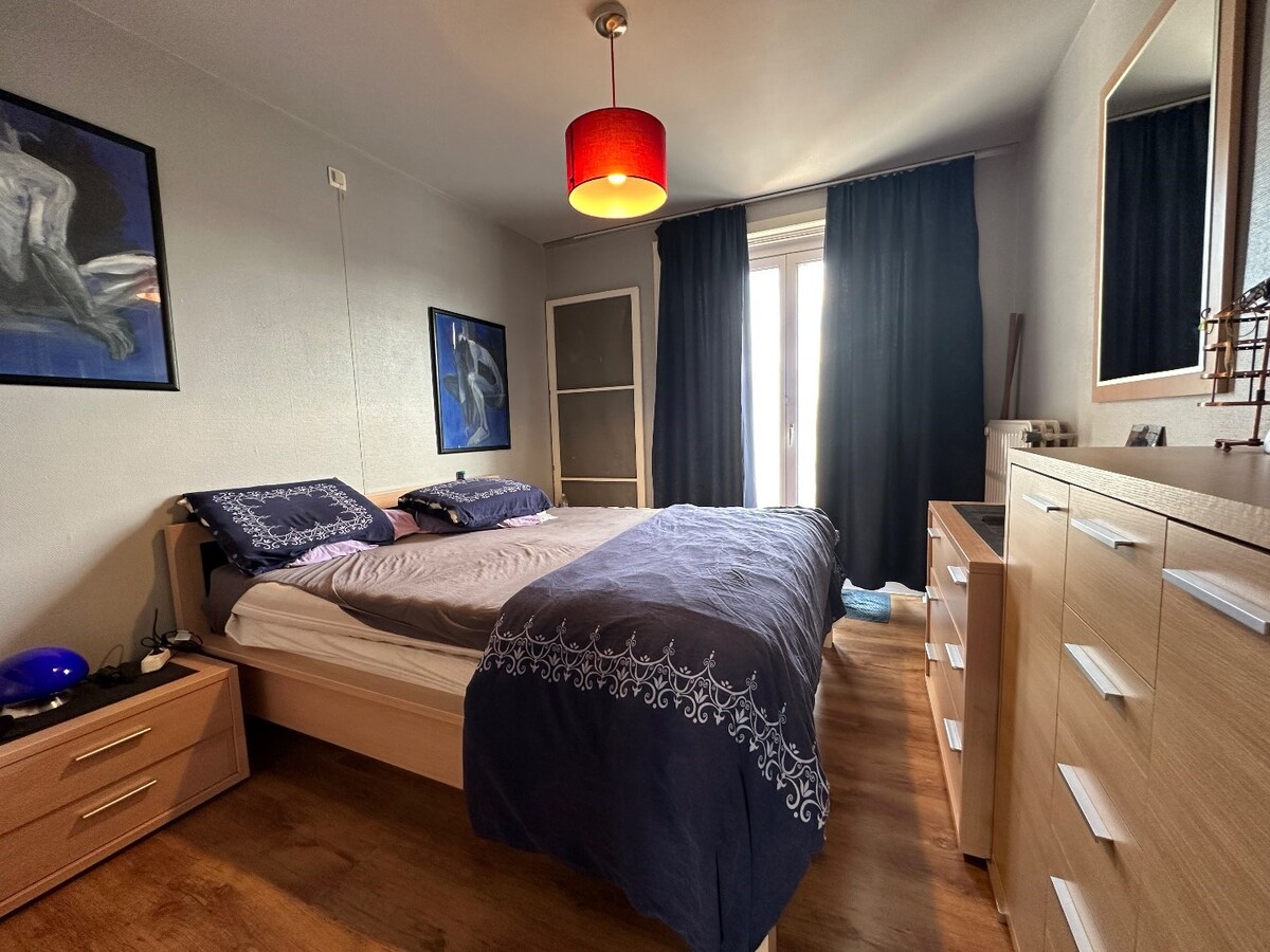 Gerenoveerd 2-slaapkamerappartement met garage te Diksmuide 