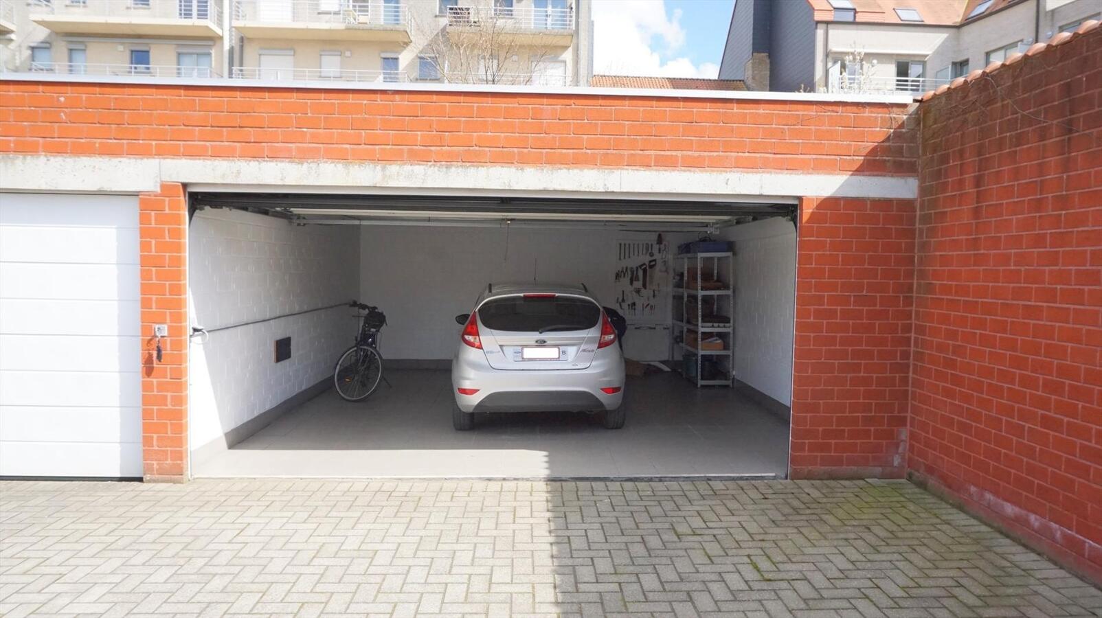 Modern en lichtrijk dakappartement met 2 slaapkamers in centrum Aalter 