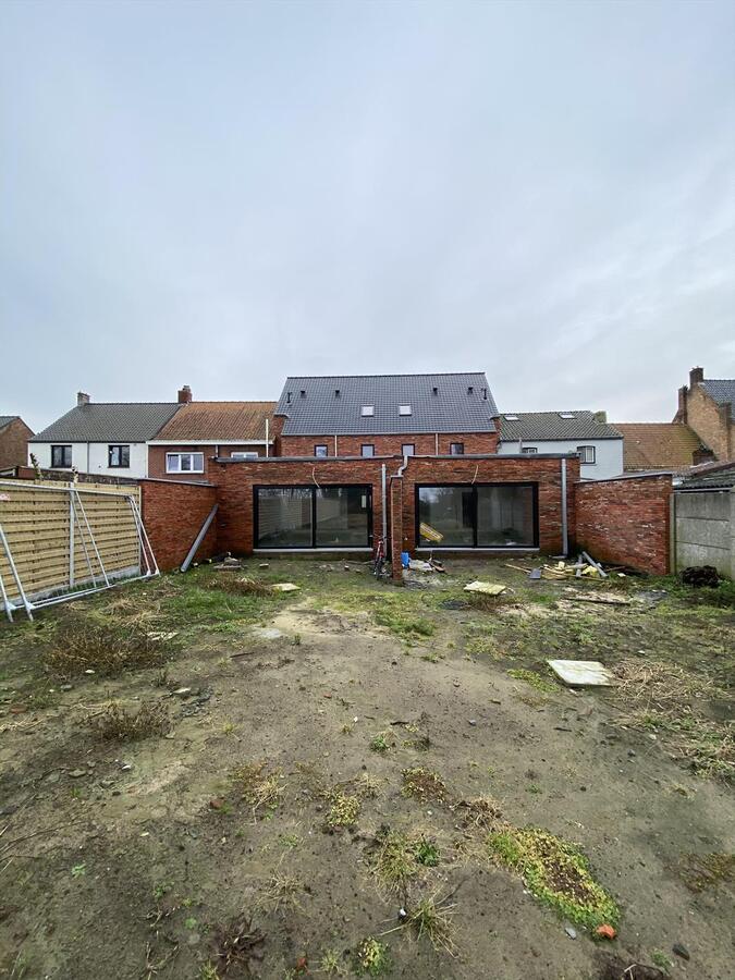 Nieuwbouwwoning met 4 slaapkamers en carport te Ichtegem 