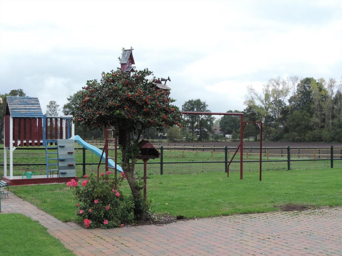 Landelijke hoeve met weide op ca. 93 are te Kinrooi 