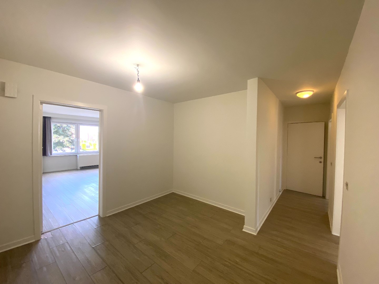 Instapklaar en zeer ruim appartement in hartje Waregem met 3 slaapkamers! 