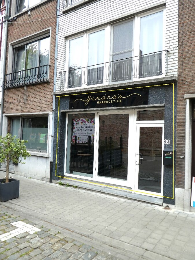 AARSCHOT - Centraal gelegen handelspand met woonst op commerci&#235;le locatie 