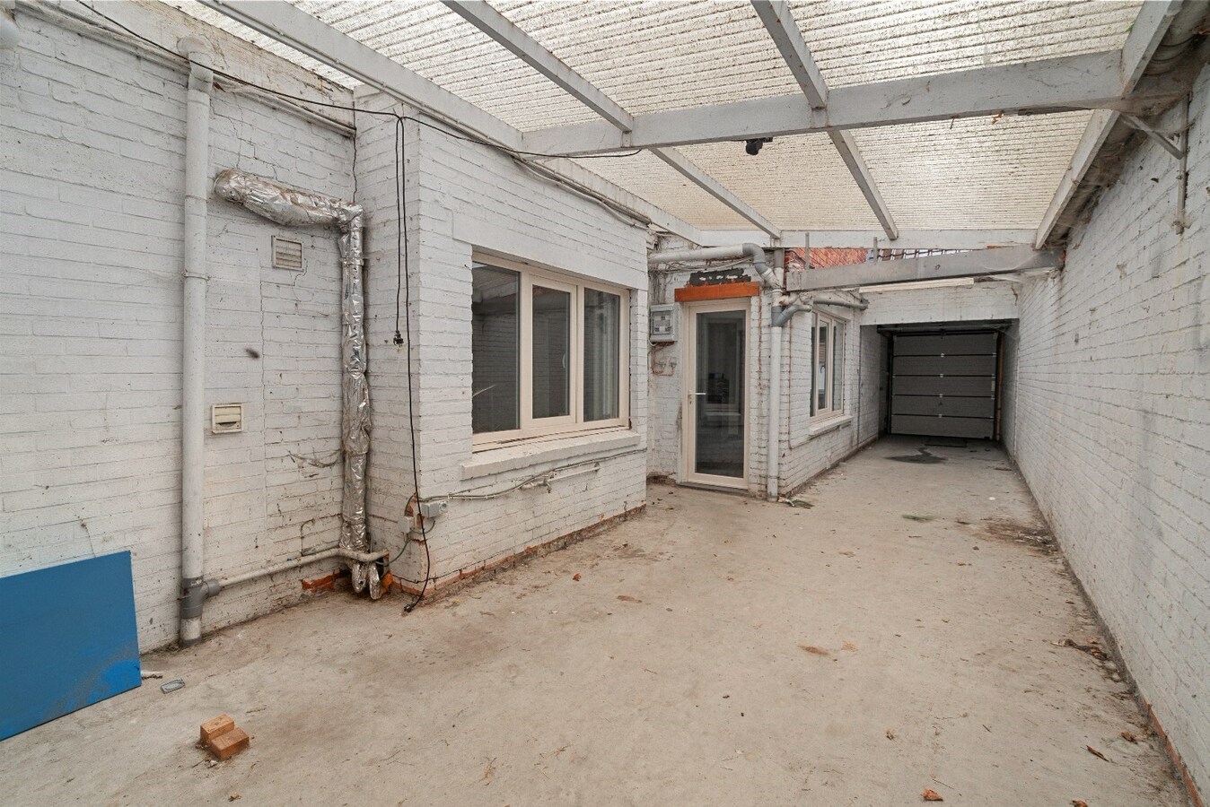 Te renoveren woning met tal van mogelijkheden 