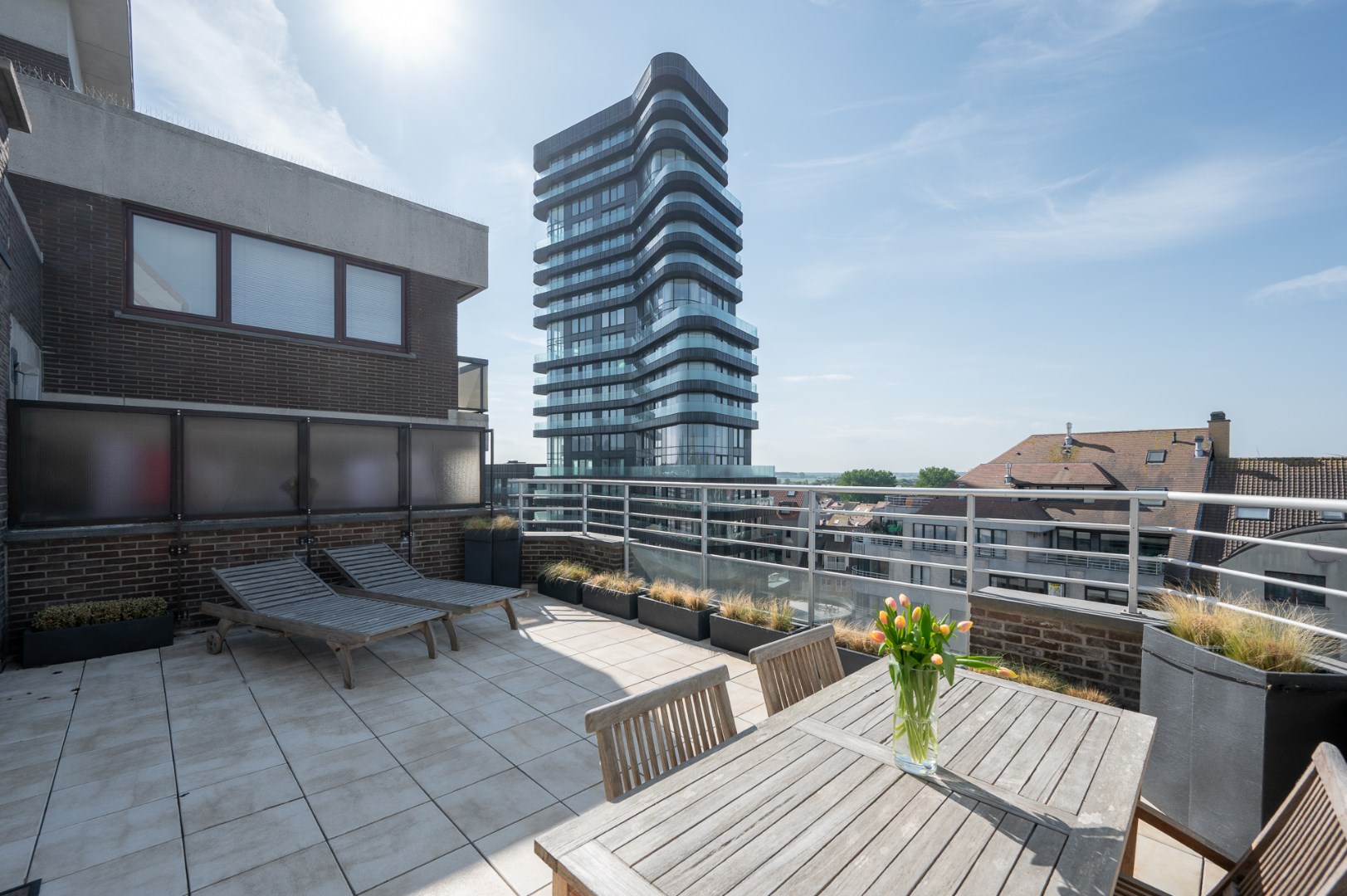 Instapklare studio met 2 uitzonderlijke zonneterrassen. 