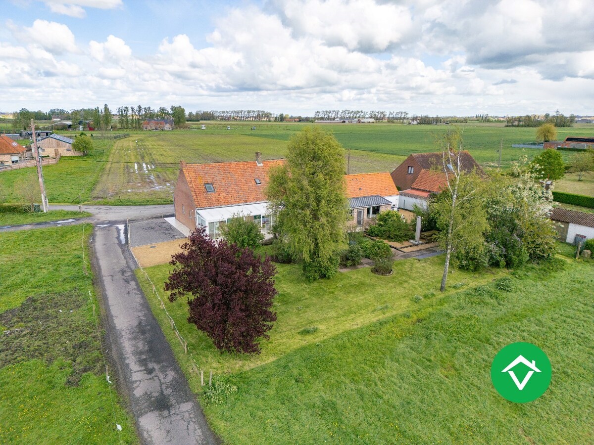 Alleenstaande woning met 4 slaapkamers en dubbele garage te Keiem 