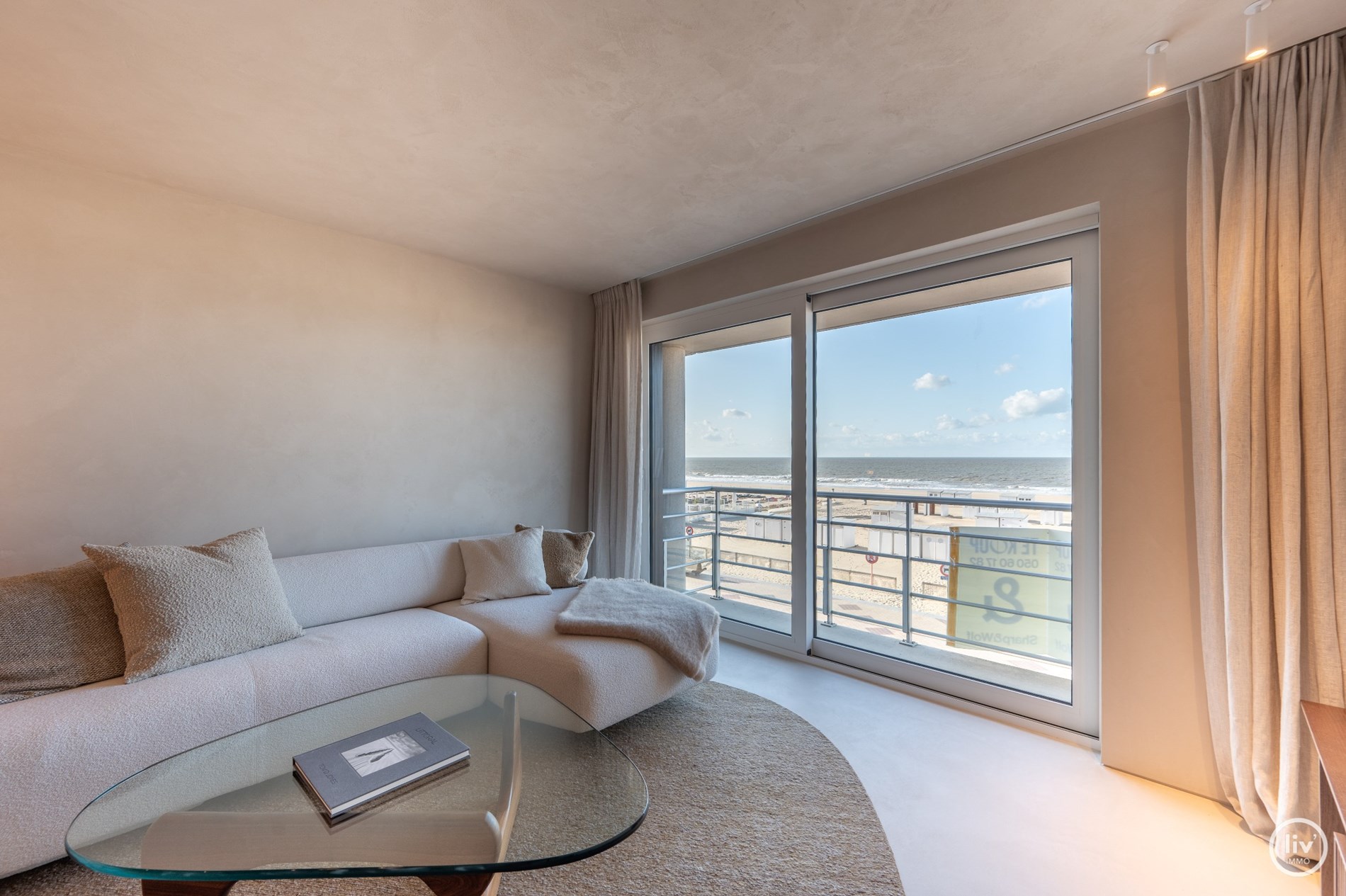 Superbe appartement avec VUE FRONTALE SUR LA MER et 3 chambres situ&#233; sur la digue de Knokke. 