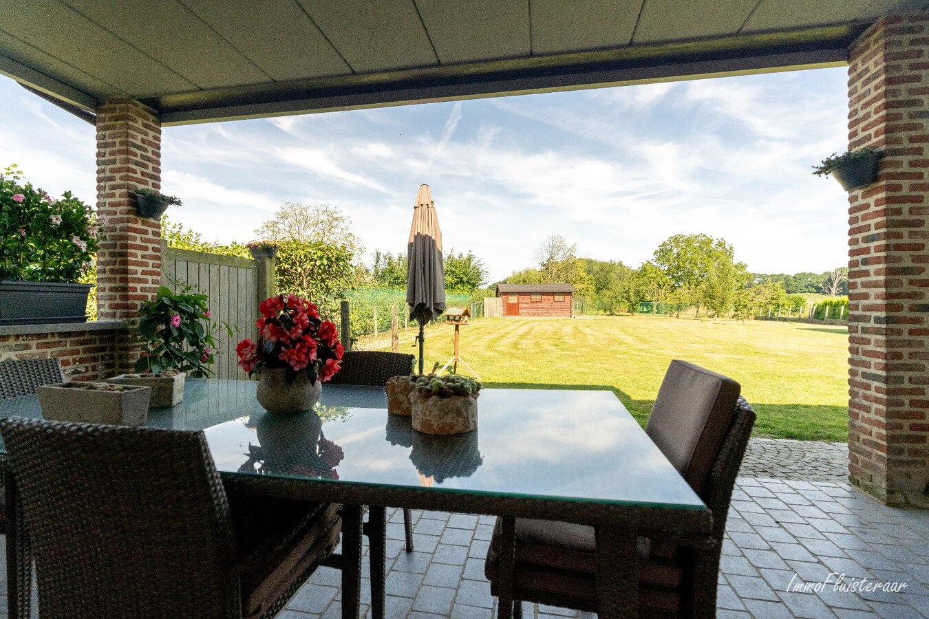 Ready-to-move-in rural villa on a spacious plot of approximately 65a in Meensel-Kiezegem (Tielt-Winge). 