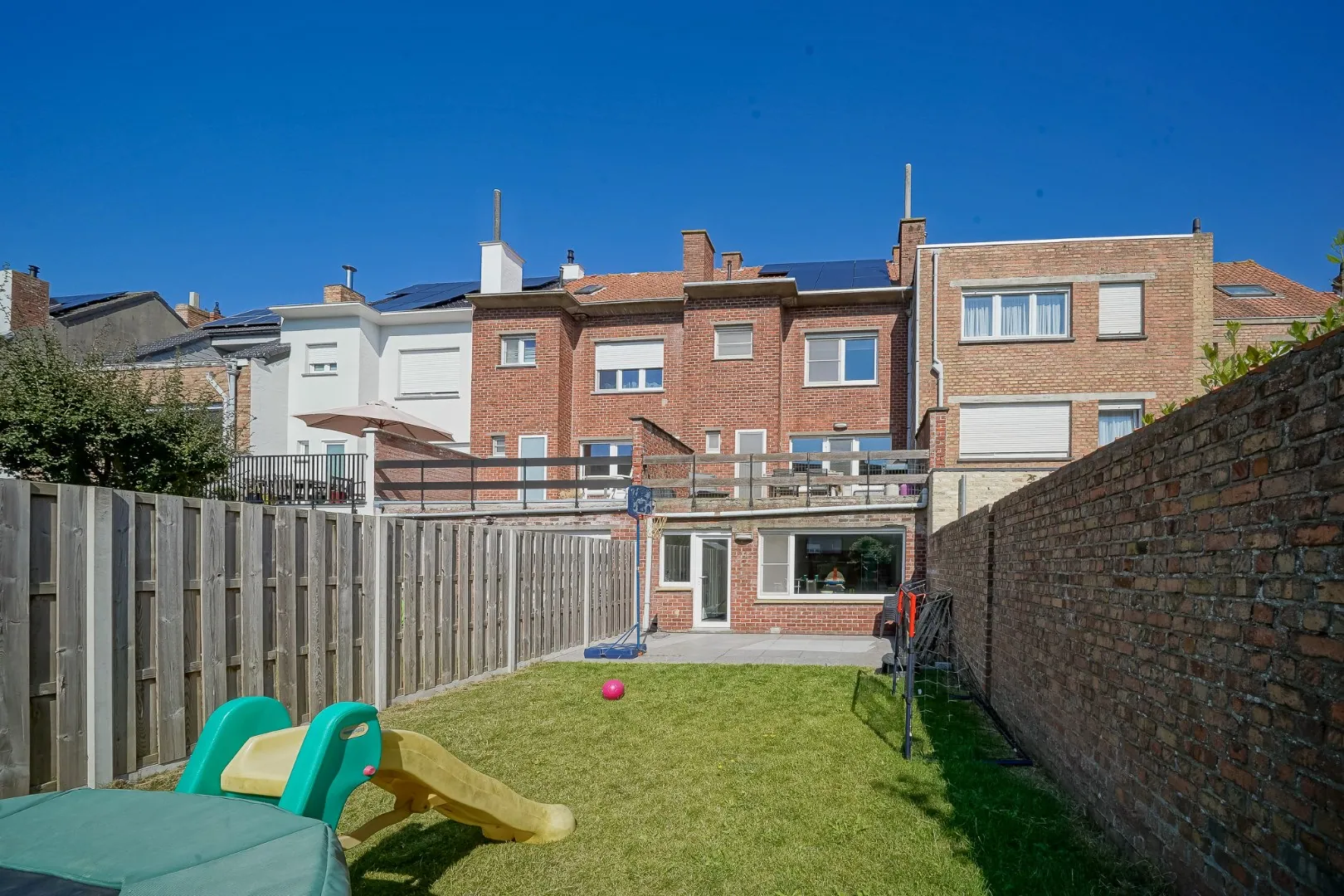 Ruime, gerenoveerde bel-etage met zonneterras, tuin en zonnepanelen