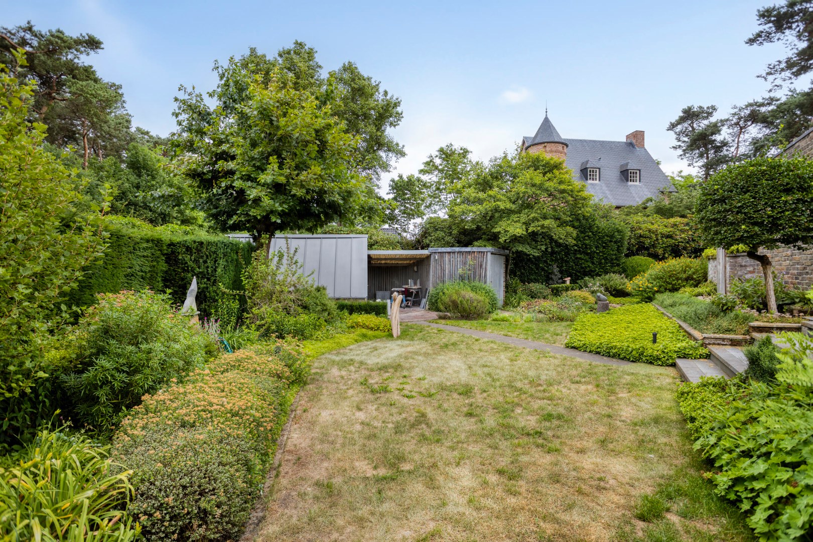 Uitzonderlijke gelijkvloerse villa met 4 slpk. in de groene Europawijk – Mol 