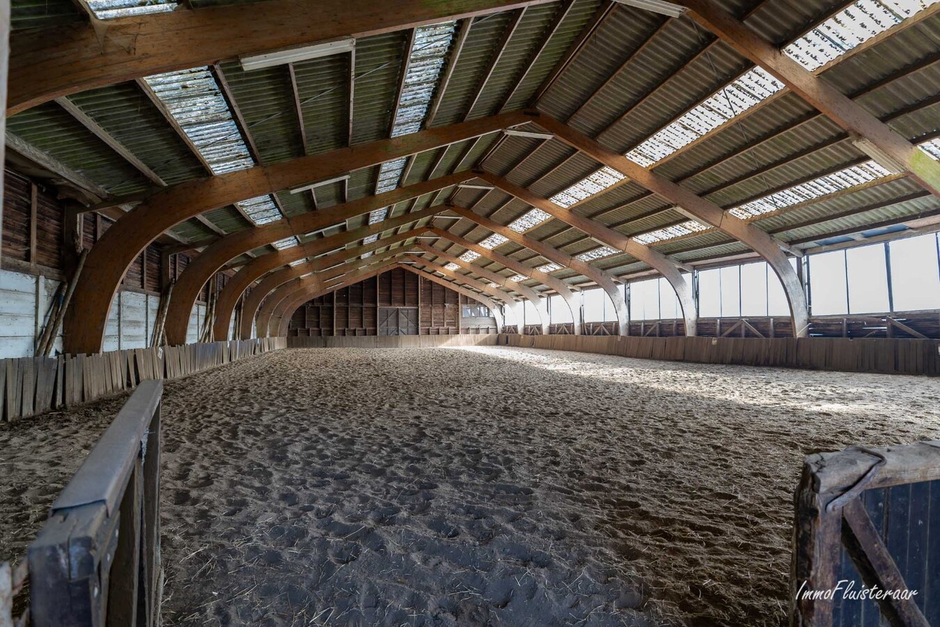 Maison avec man&#232;ge/logement pour chevaux et d&#233;pendances sur environ 1ha &#224; Mollem (Asse; Brabant flamand) 