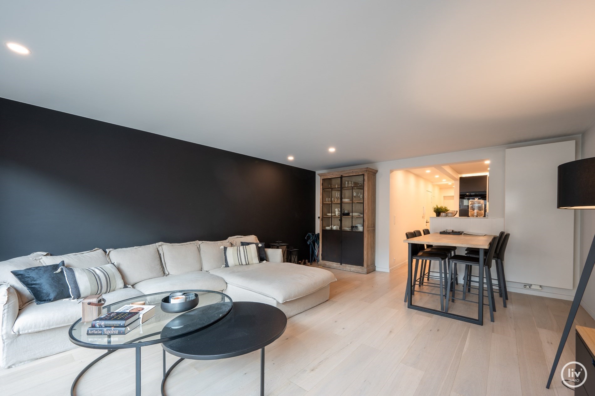 Bel appartement r&#233;nov&#233;, du c&#244;t&#233; ensoleill&#233; de l&#39;avenue Lippens, &#224; proximit&#233; de la plage. 