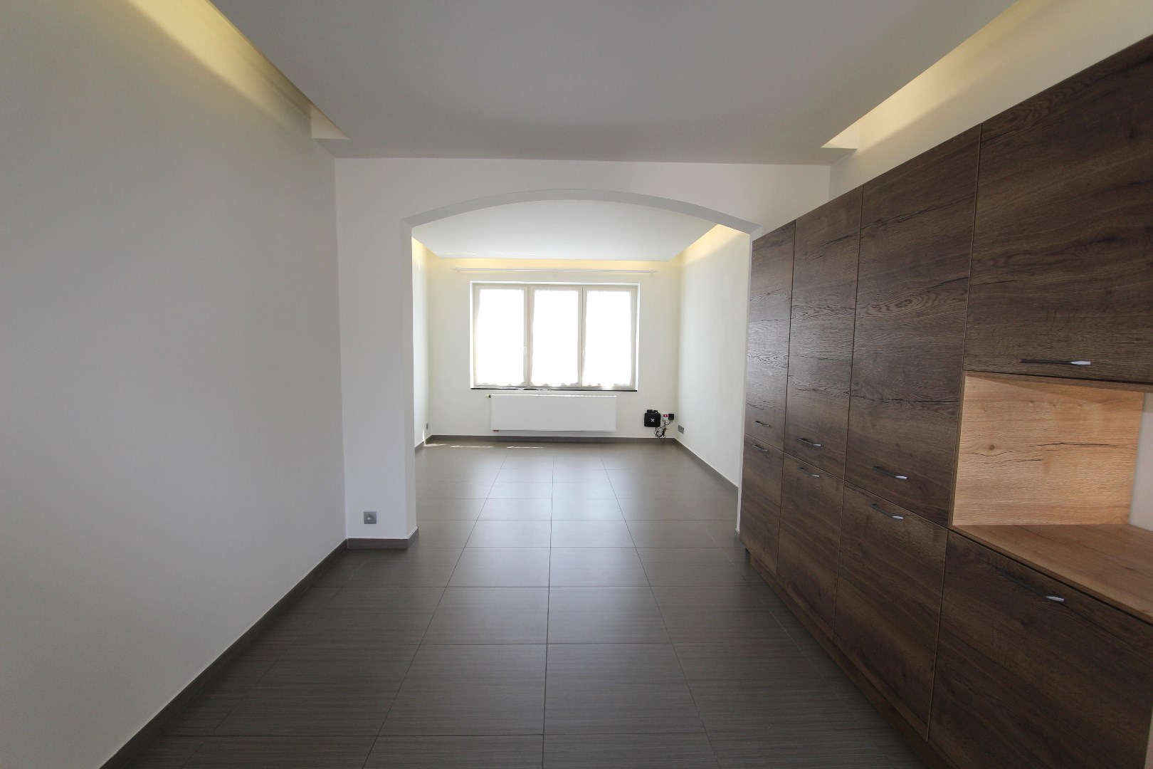 MOOI VERNIEUWDE WONING MET TUIN 