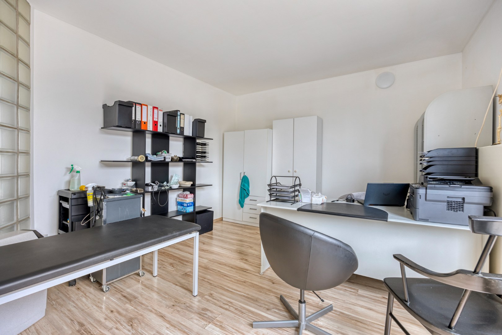Villa met praktijkruimte op perceel van 1.817m&#178; te Geel 
