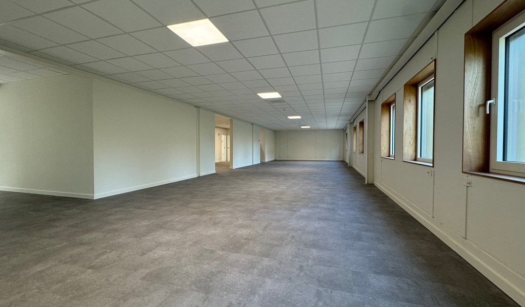 Gerenoveerde kantoren te huur vlakbij afrit E40/R4 in Merelbeke