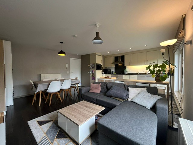Sfeervol appartement met  bijzonder mooi terras en twee slaapkamers nabij centrum Geel. 