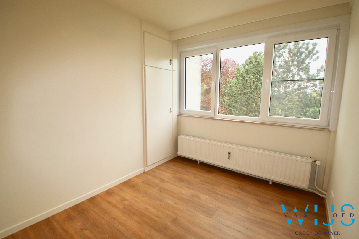 Gerenoveerd 2 slaapkamerappartement met garage te Evergem! 