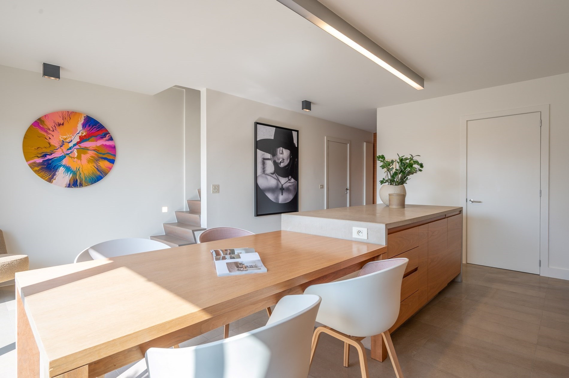 Prachtig, ruim 2 slaapkamer appartement met ruime terrassen centraal gelegen op de Zoutelaan te Knokke (met mogelijkheid tot het cre&#235;ren van een 3de kamer) 