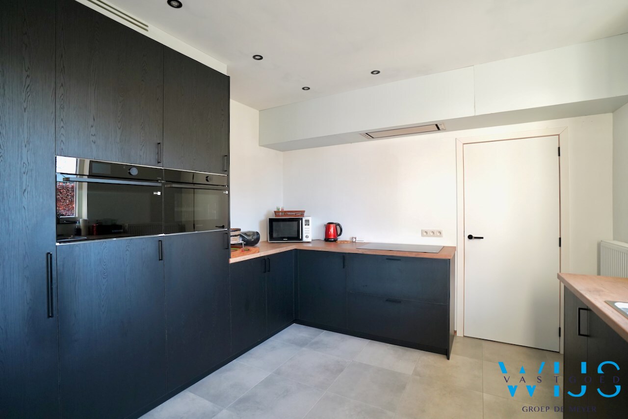 Volledig gerenoveerd woonhuis op 750m&#178; in hartje Ertvelde ! 