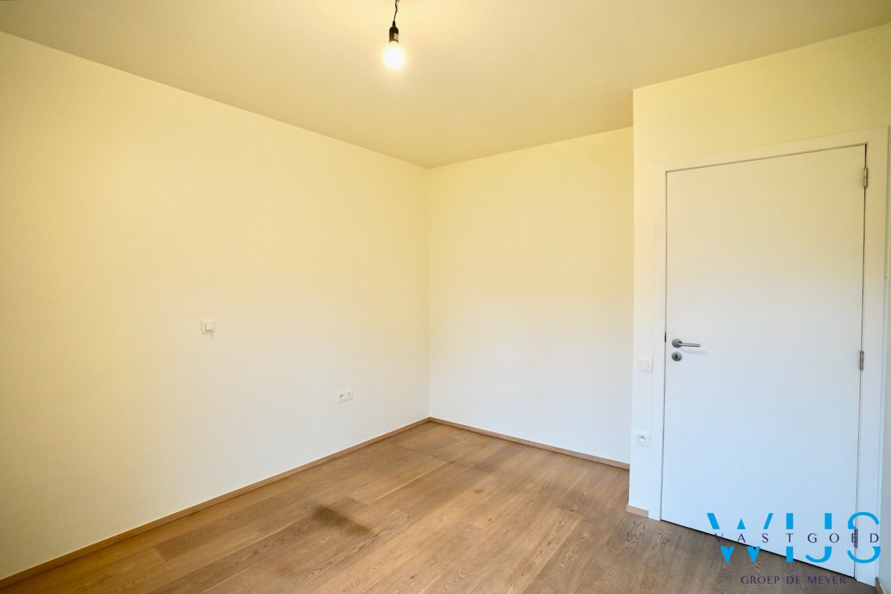 Gelijkvloers app. met 2 slaapkamers &amp; tuin te SINT-MARTENS-LATEM ! 