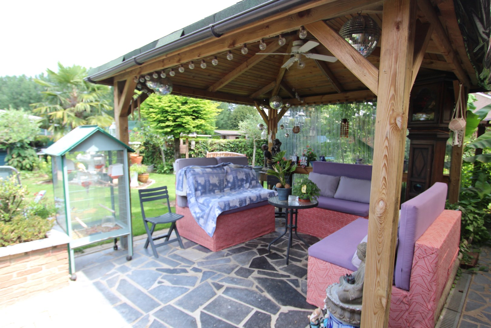 Charmante woning met veranda en mooie tuin in een rustige, landelijke omgeving 