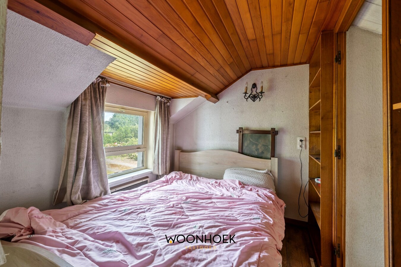 Woning met 2 magazijnen op uniek perceel! 