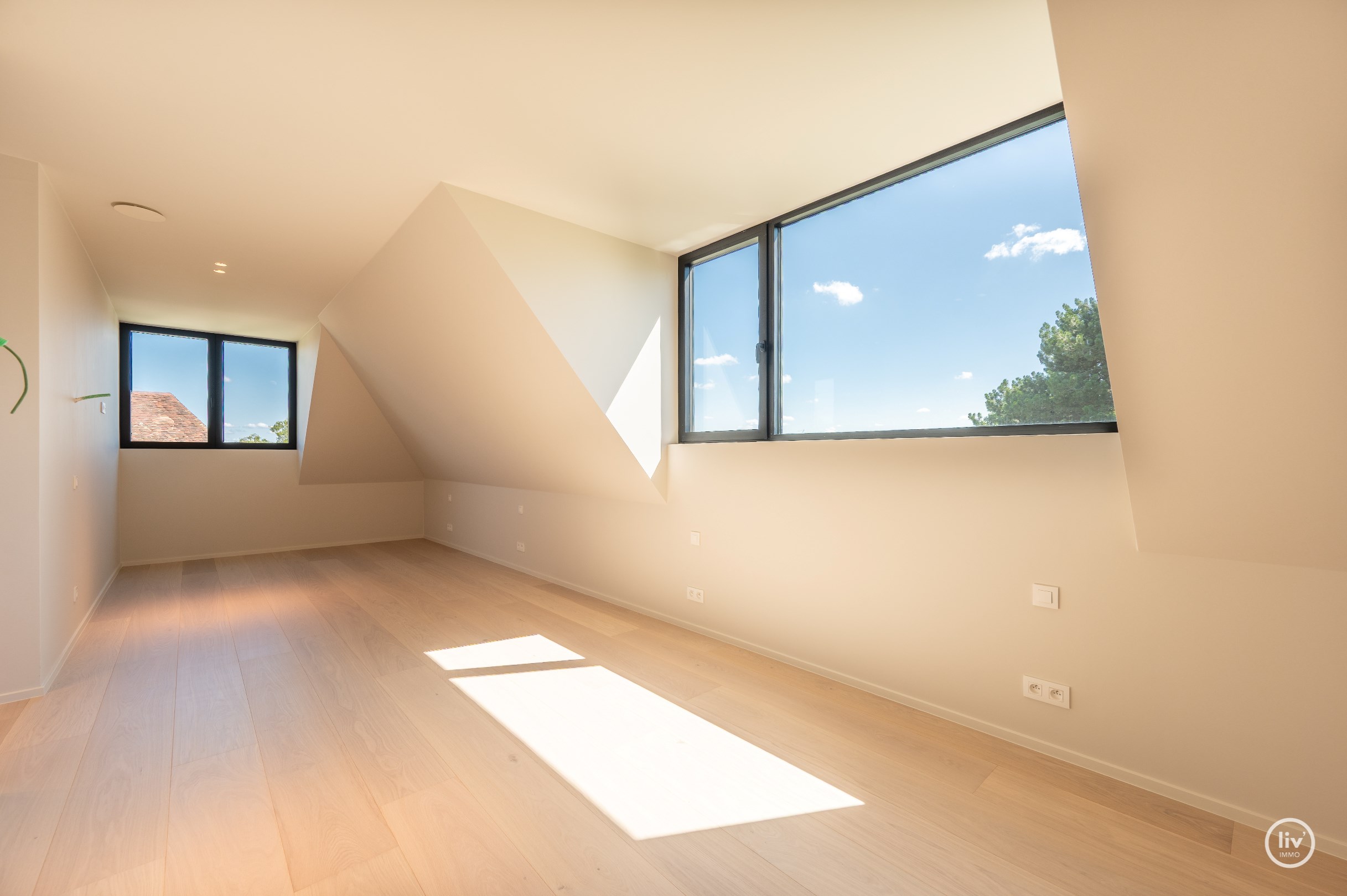 Journ&#233;e portes ouvertes samedi 4/07 de 14h &#224; 16h. Villa neuve exclusive avec piscine et jardin orient&#233; sud sur un grand terrain de 1.071m2. 