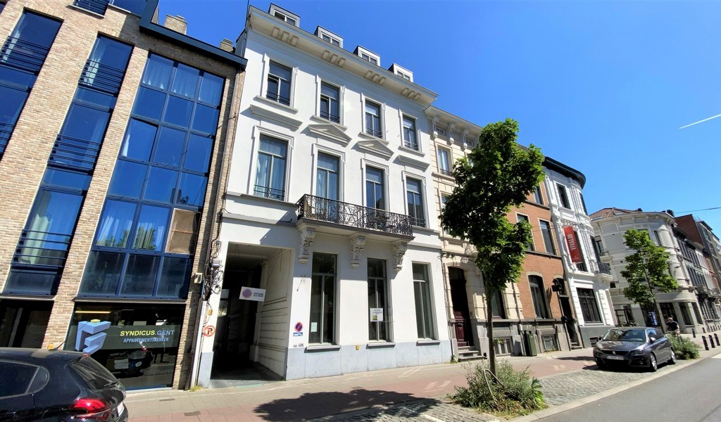 Handelsruimte te huur aan Kortrijksesteenweg in Gent