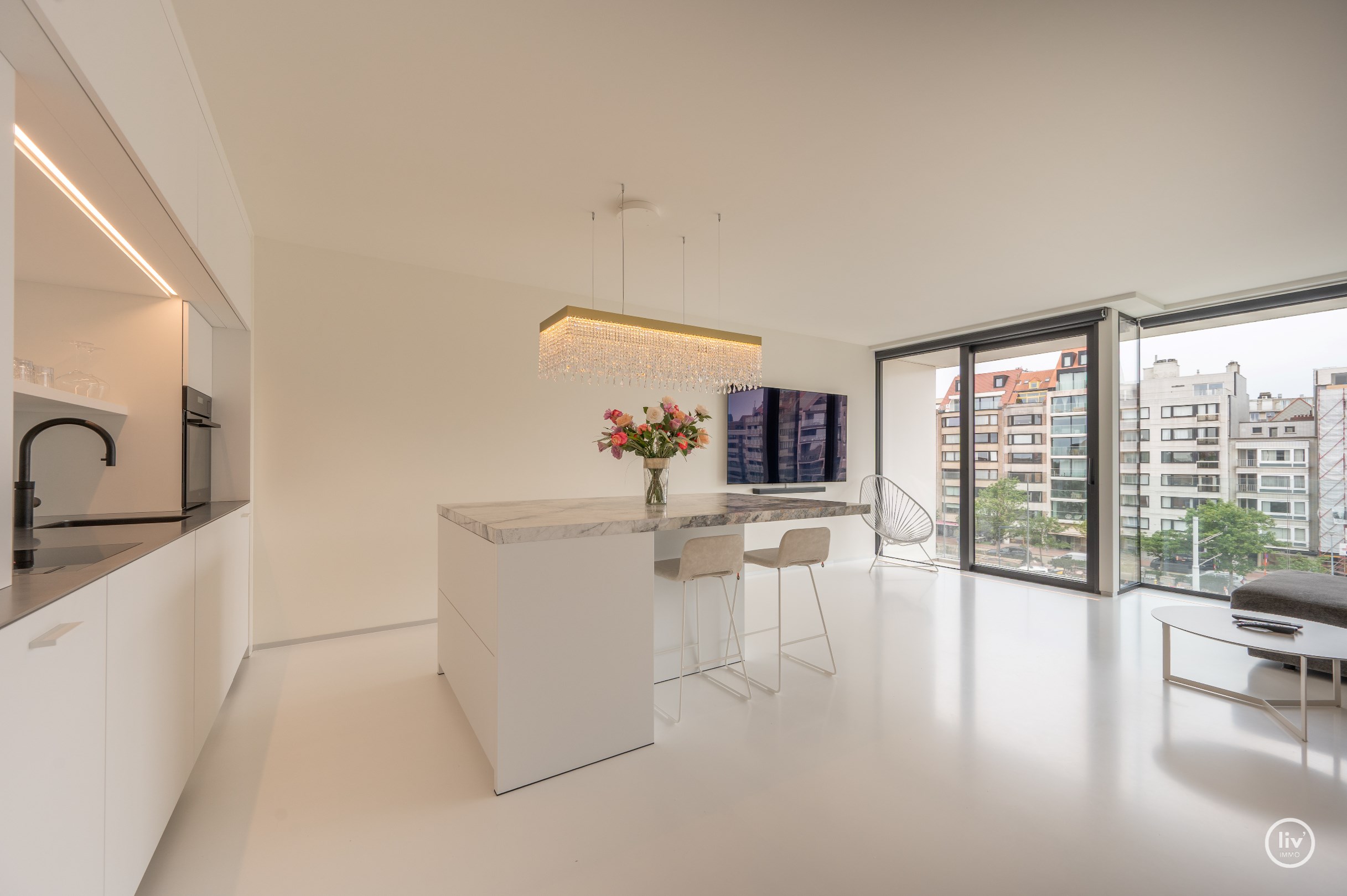 Dit prachtige appartement met panoramisch uitzicht is gelegen in Heist-aan-Zee en is gebouwd in het jaar 2020 op wandelafstand van de Zeedijk-Albertstrand (SALT-project) . 