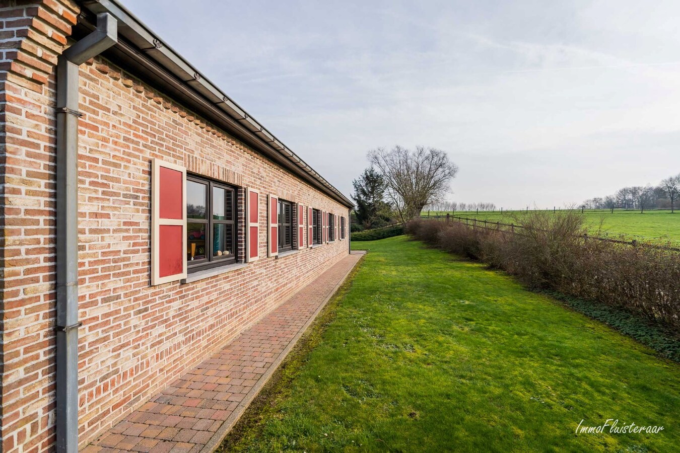 Boerderij met (bedrijfs)woning, loodsen en paardenfaciliteiten op ca 7,4 ha te Asse (Vlaams-Brabant) 