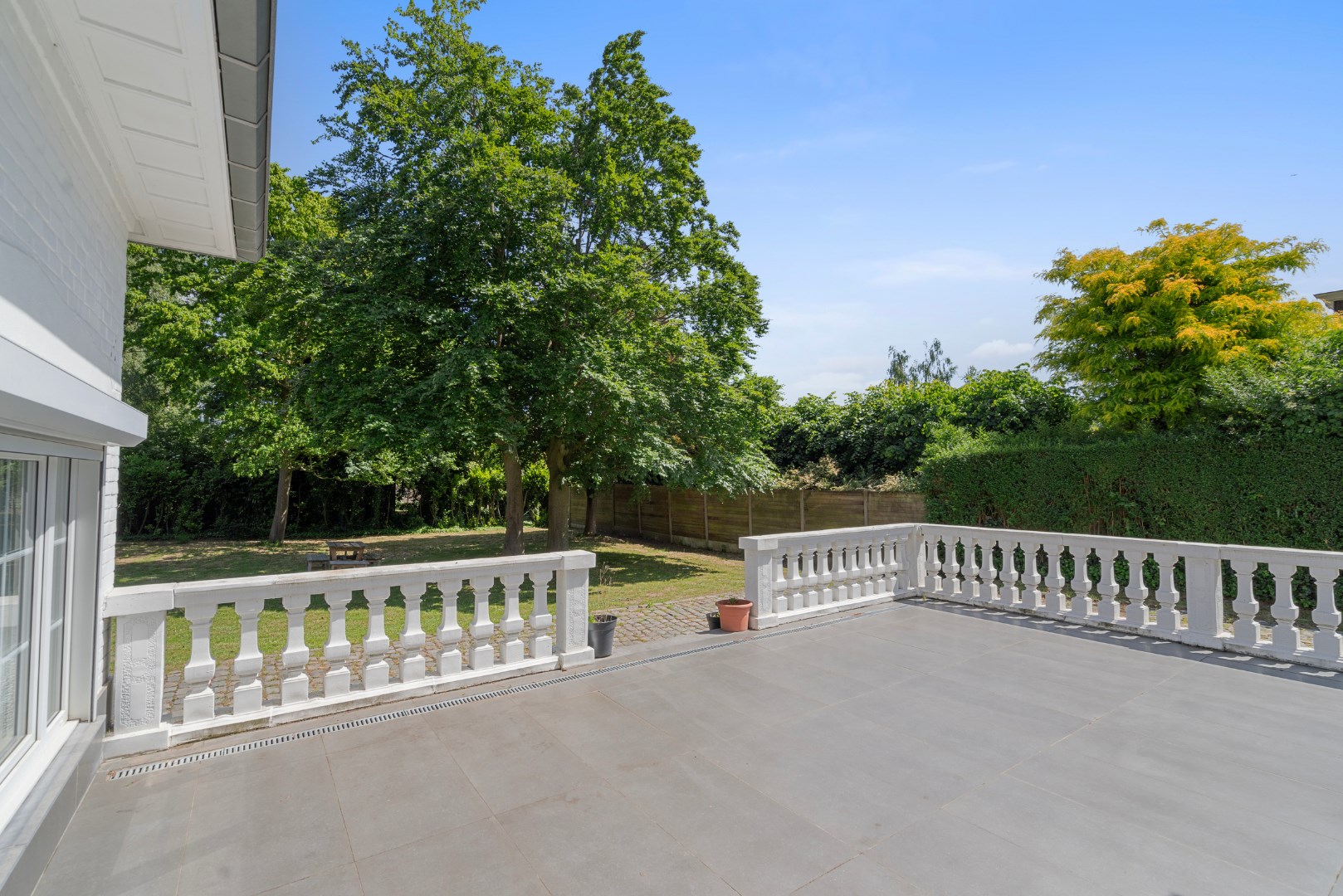 Stijlvolle villa met 5 slaapkamers op mooi perceel van 1325m&#178; 