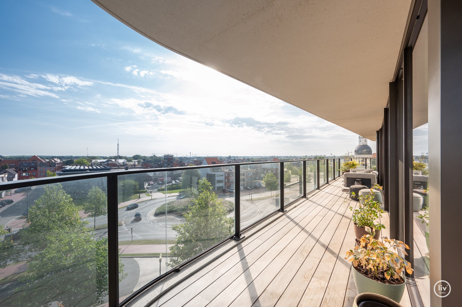 Un appartement neuf unique avec 3 chambres &#224; coucher compl&#232;tes b&#233;n&#233;ficiant de vues uniques situ&#233; dans la r&#233;sidence exclusive The Tower. 