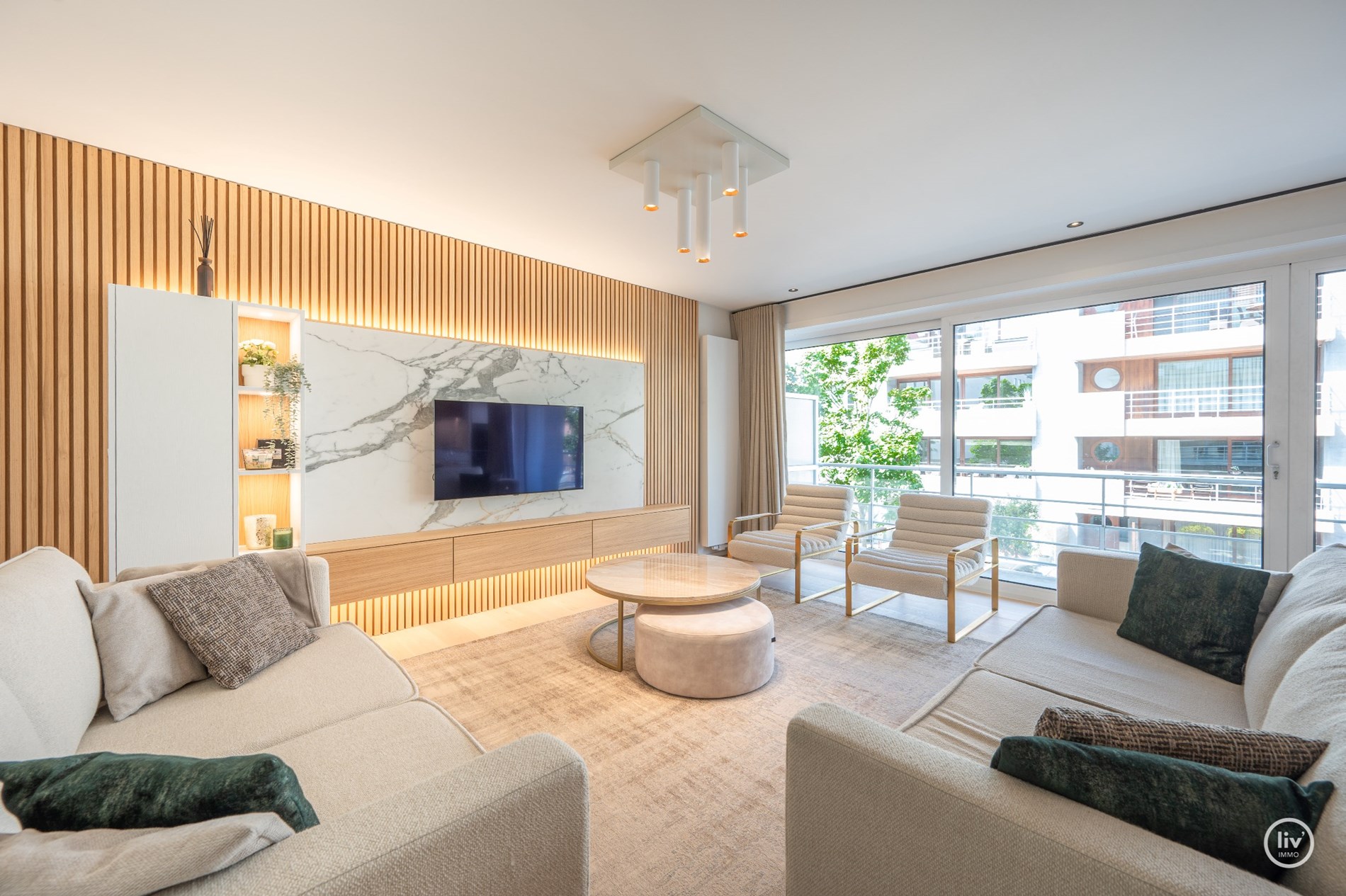 Instapklaar 3-kamer appartement op wandelafstand van de Lippenslaan met zuidgericht-terras. 8m gevelbreedte ! garage mogelijk in het gebouw. 