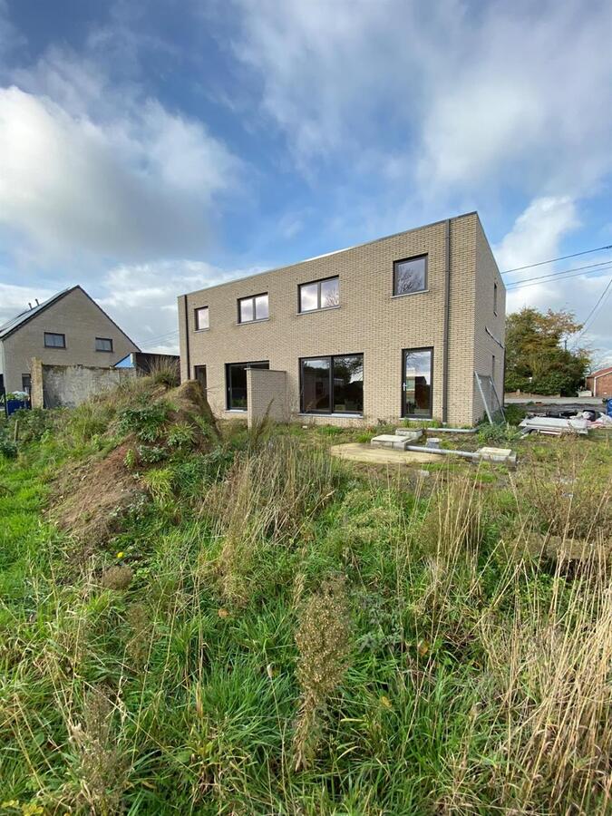 Nieuwbouwwoning met 3 slaapkamers en carport te Vladslo 