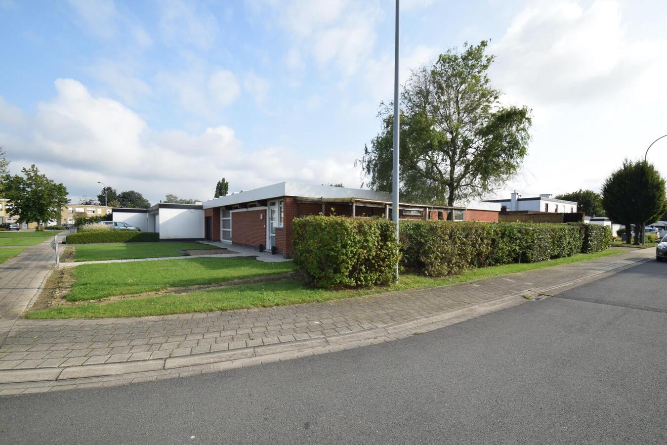 Bijzonder rustig doch goed bereikbare bungalow op 587 m&#178; grond, gelegen tussen kleine en grote ring 