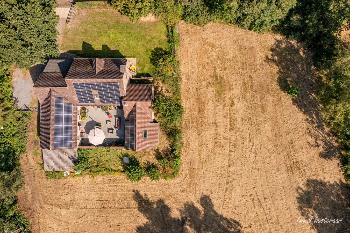 Maison soign&#233;e avec 4 &#233;curies sur environ 75 ares &#224; Tielt-Winge (Brabant flamand) 