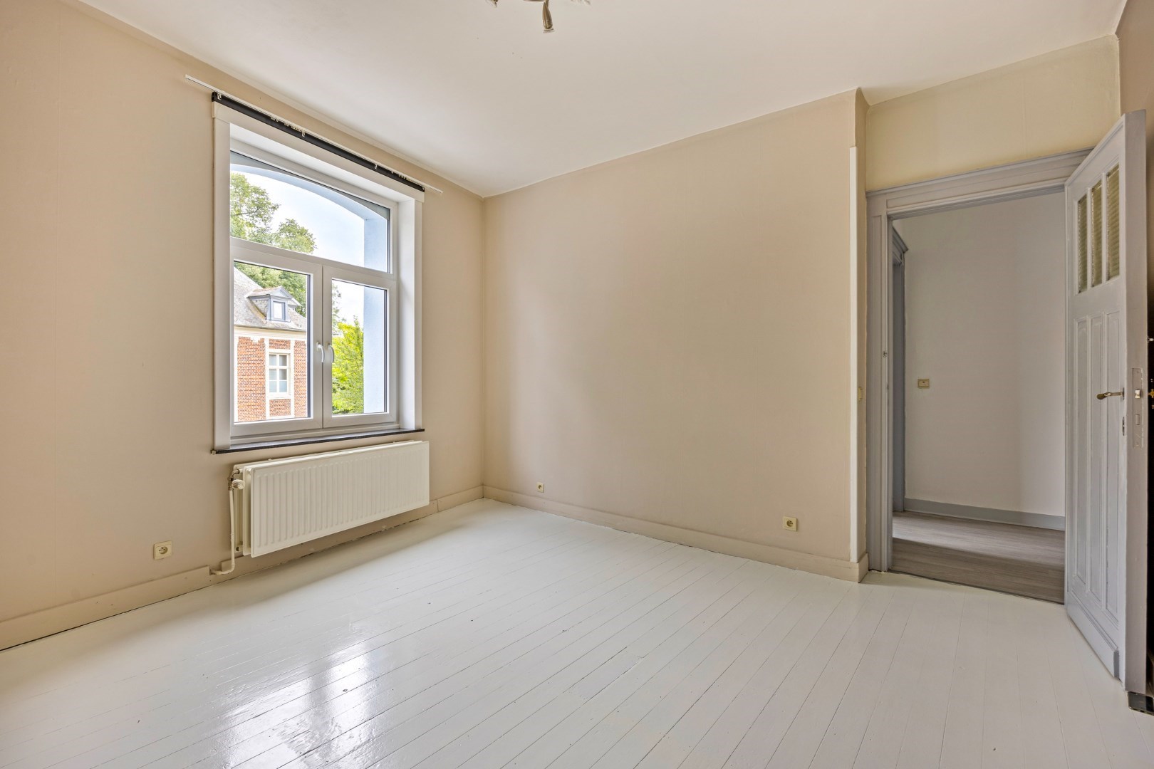 Woning met 3 slaapkamers, goede bereikbaarheid en veel winkels - EPC 188 kWh/m&#178; - bewoonbare oppervlakte 140 m&#178; 