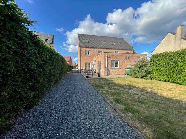 Prachtige half-open woning gelegen te Kasterlee - Tielen! 