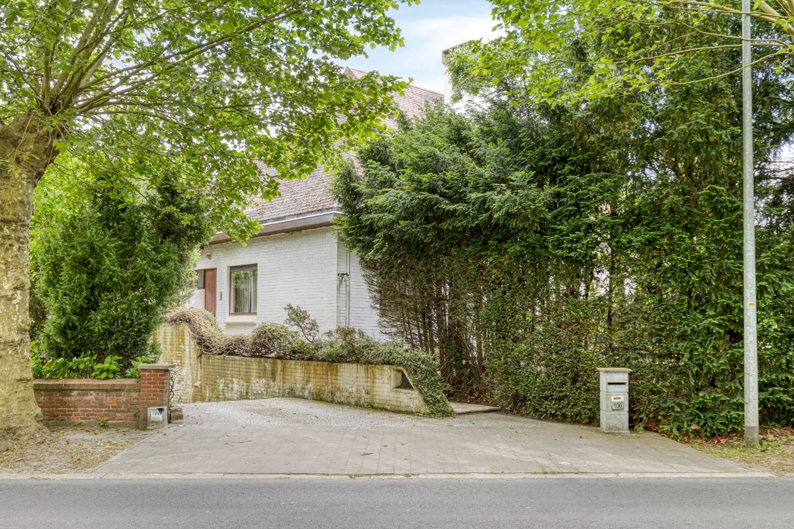 Ruime gezinswoning met 5 slaapkamers, praktijkruimte en dubbele garage in Kessel-Lo – EPC 337 kWh/m&#178; – bewoonbare oppervlakte ca. 301 m&#178; 