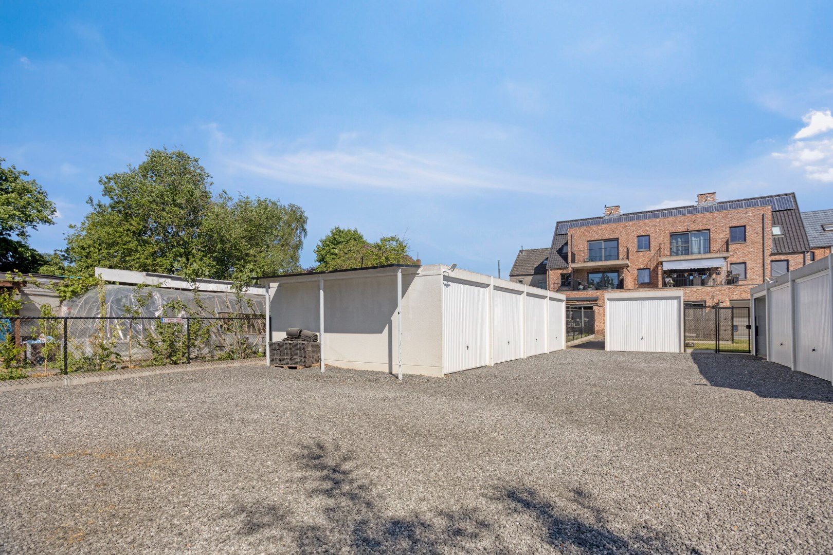 Energiezuinig gelijkvloers 2 slpk. appartement met 2 garages en staanplaats in Leopoldsburg 