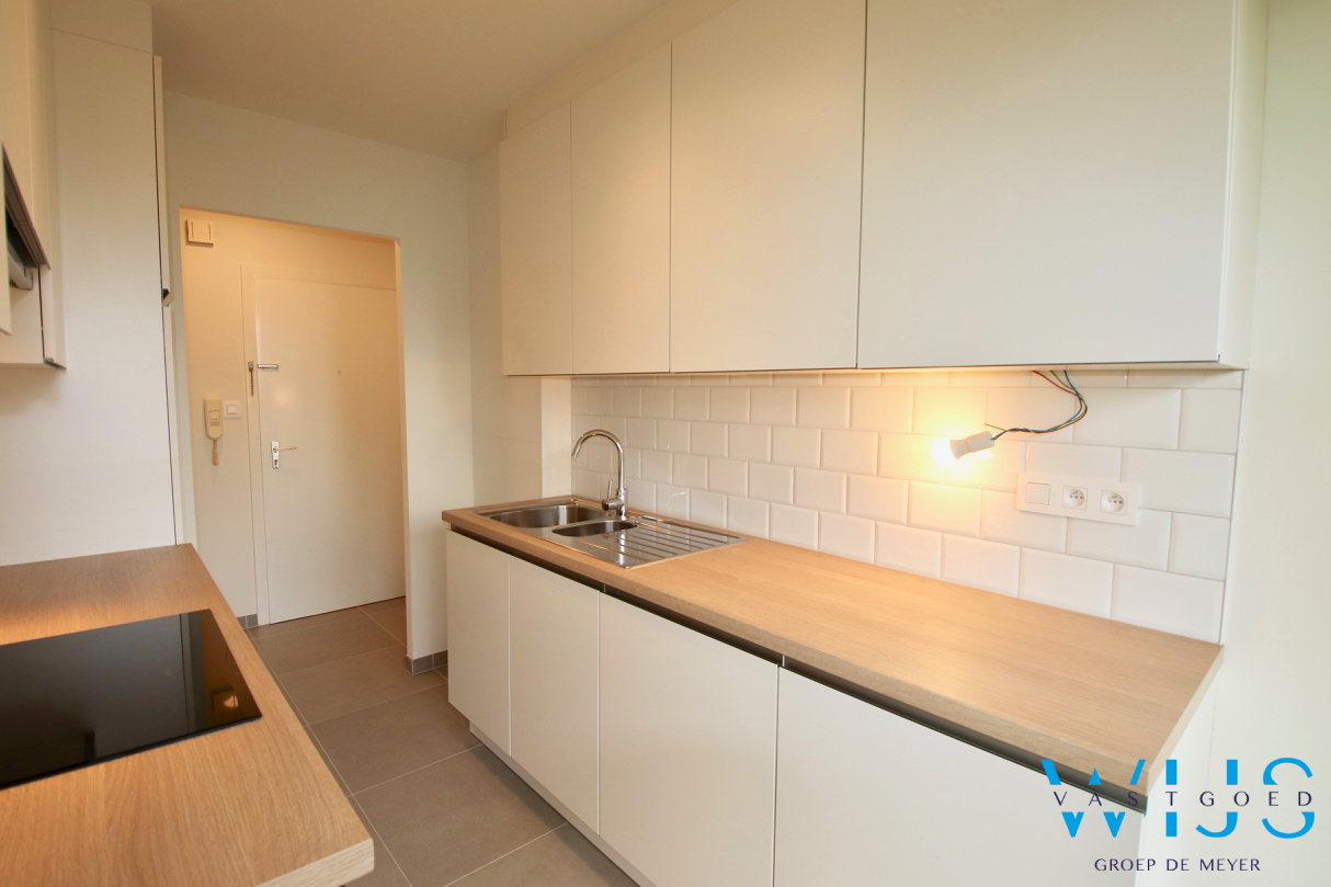 Gerenoveerd 2 slaapkamerappartement met garage te Evergem! 