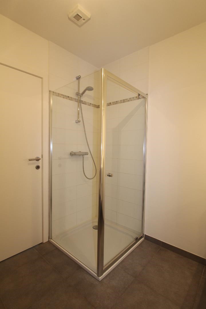 MODERN APPARTEMENT MET 2 TERRASSEN EN GARAGE 