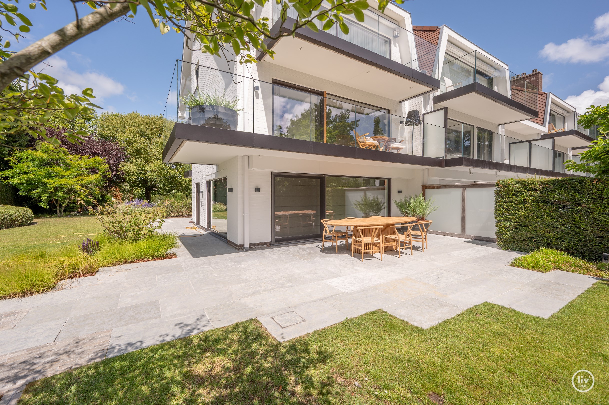 Magnifiek tuinappartement met zonovergoten tuin in het hart van het Zoute. 